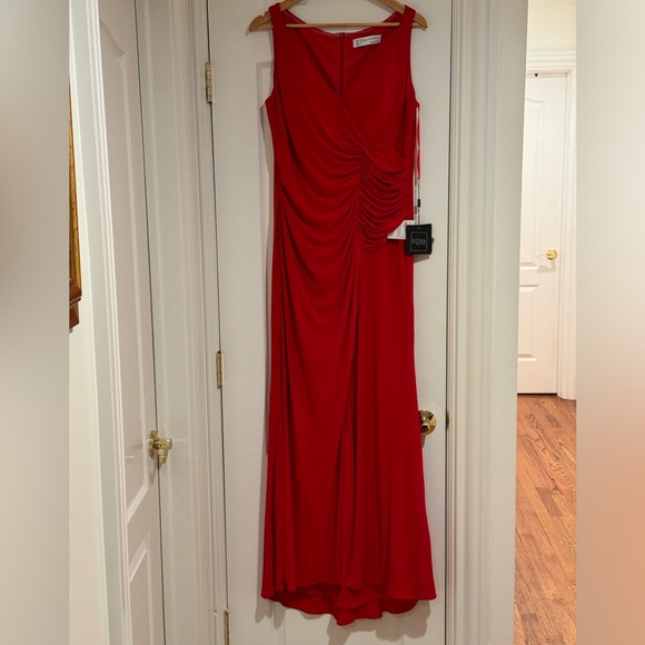 NWT Ieena for Mac Duggal 26513 Ruched Stretch Jersey V-Neck Gown in Red Size 10 - Picture 4 of 9